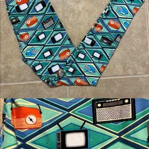 OS (0-12) LuLaRoe Leggings. Retro electronics/radios.